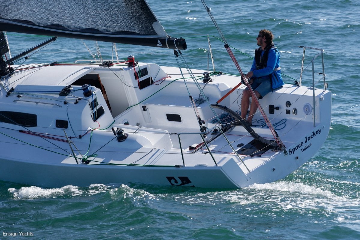 J BOATS J/99 YACHT