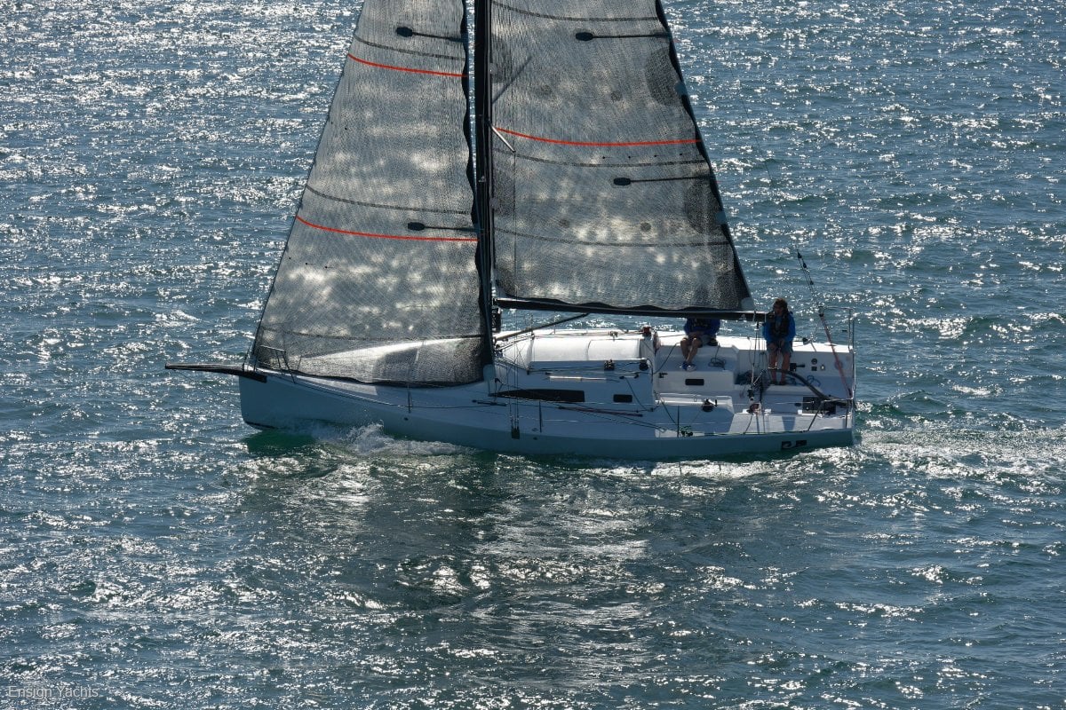 J BOATS J/99 YACHT