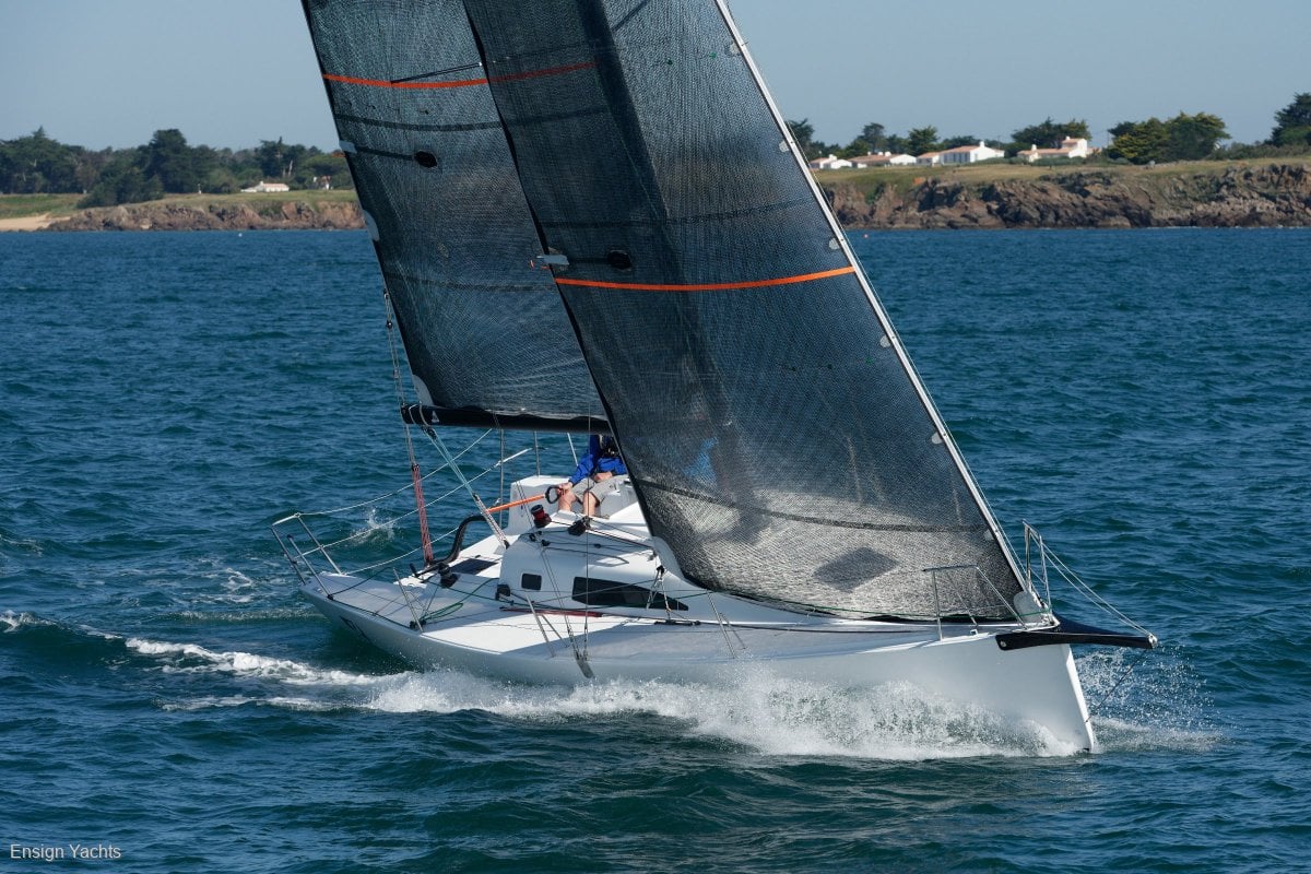 J BOATS J/99 YACHT