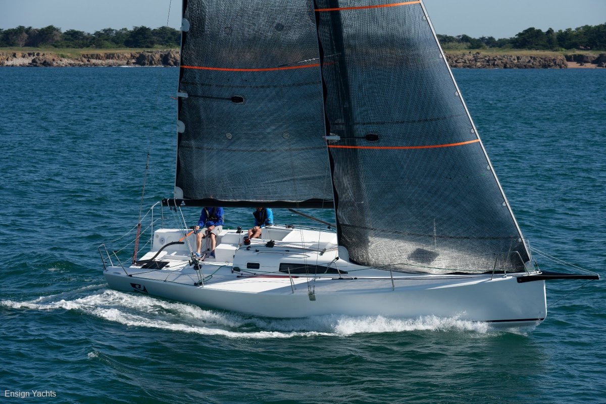 J BOATS J/99 YACHT