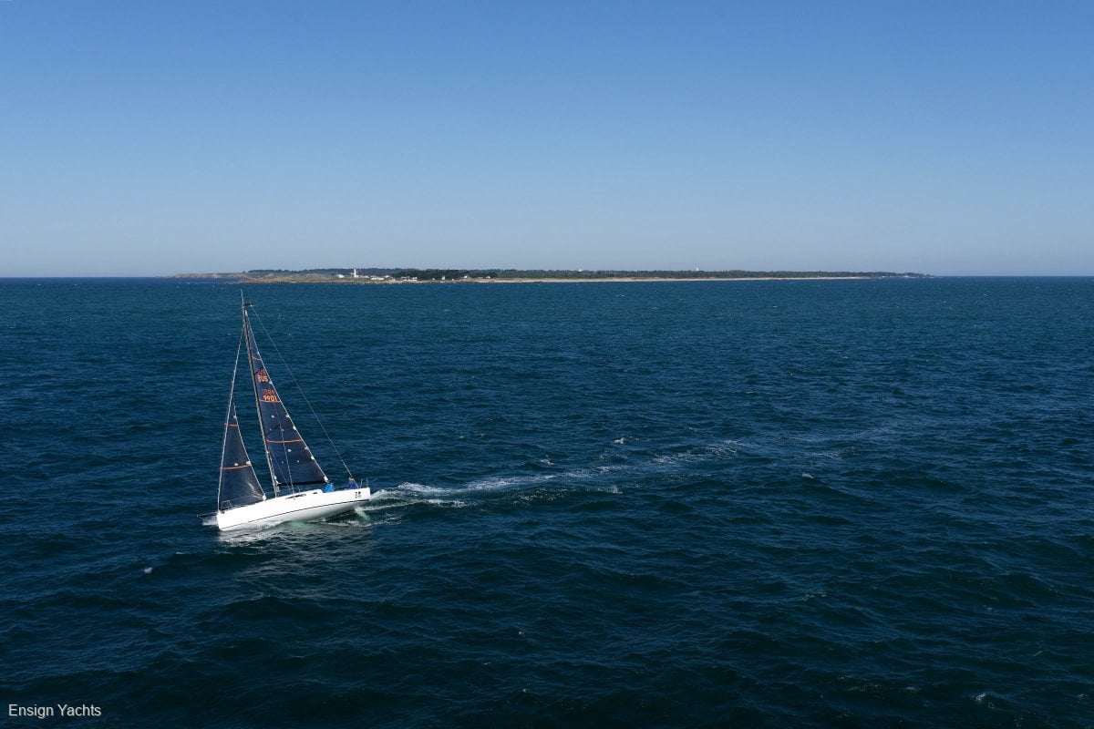 J BOATS J/99 YACHT