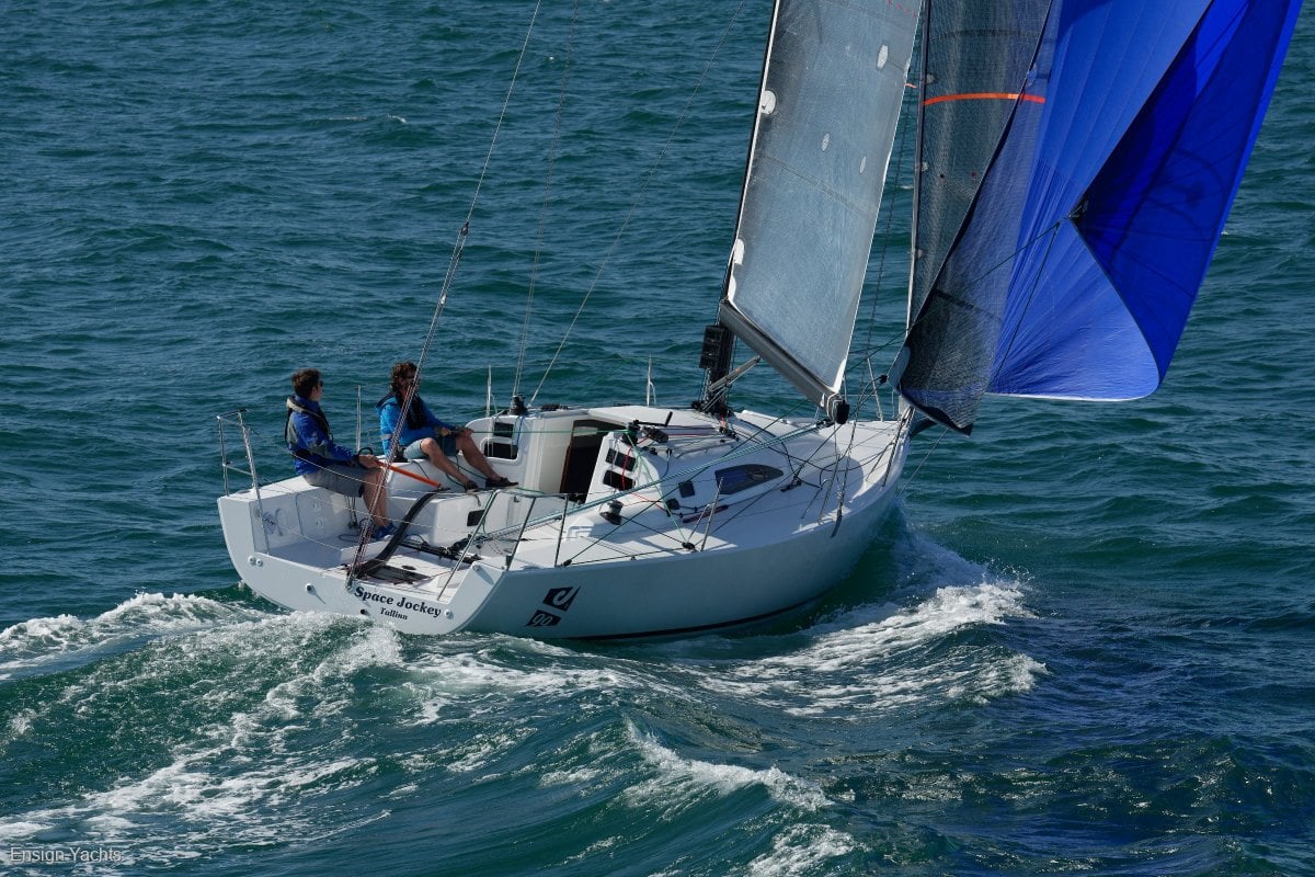 J BOATS J/99 YACHT