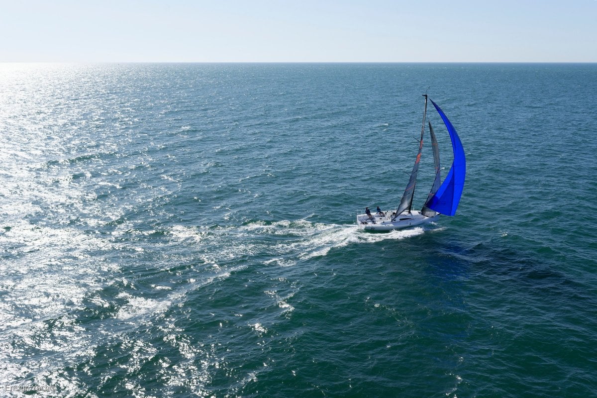 J BOATS J/99 YACHT
