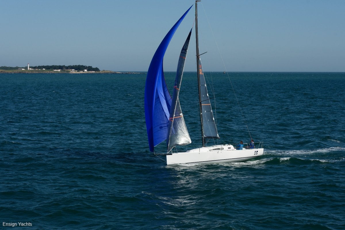 J BOATS J/99 YACHT