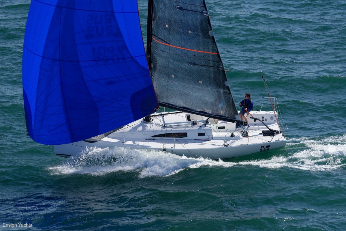 J BOATS J/99 YACHT