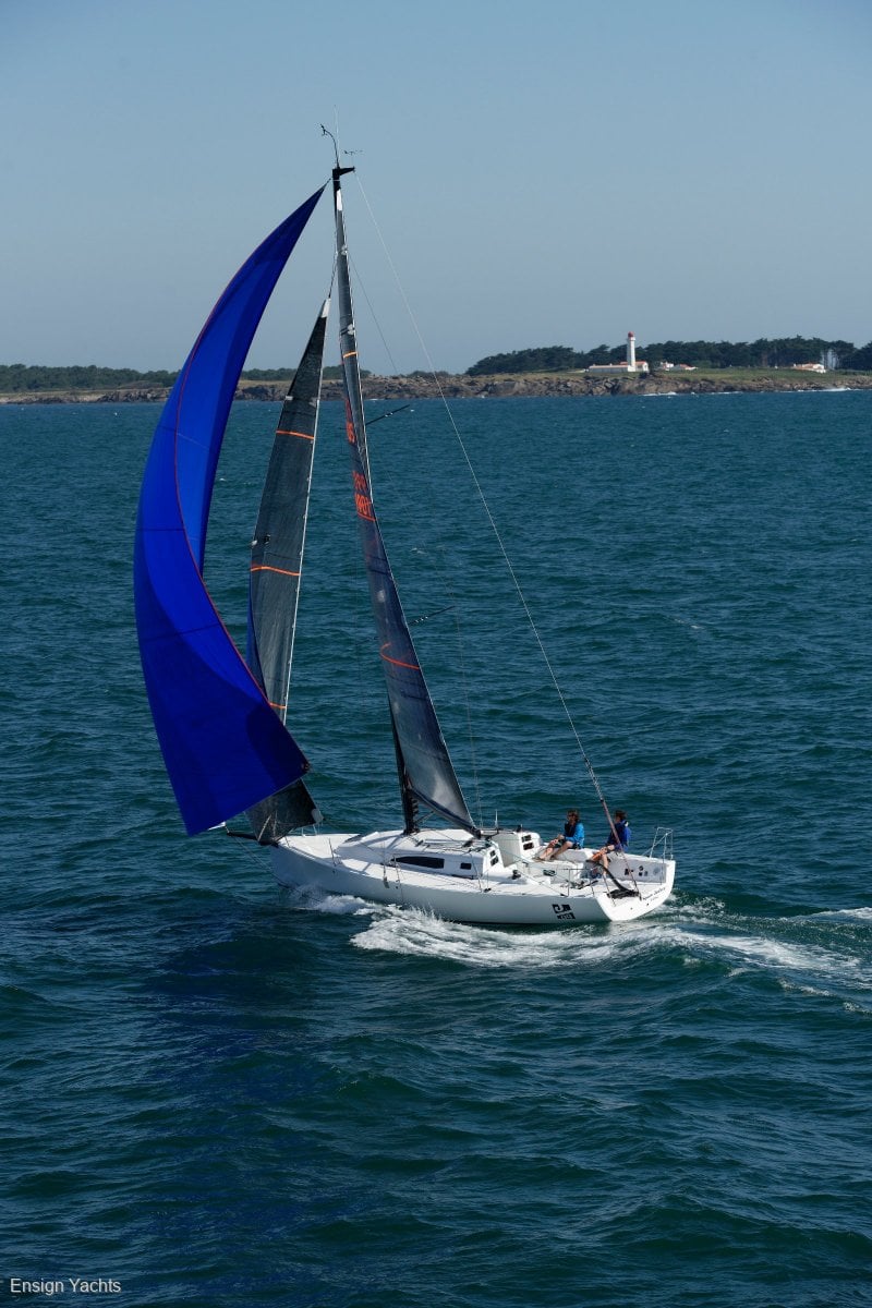 J BOATS J/99 YACHT