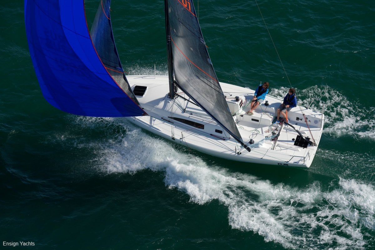 J BOATS J/99 YACHT