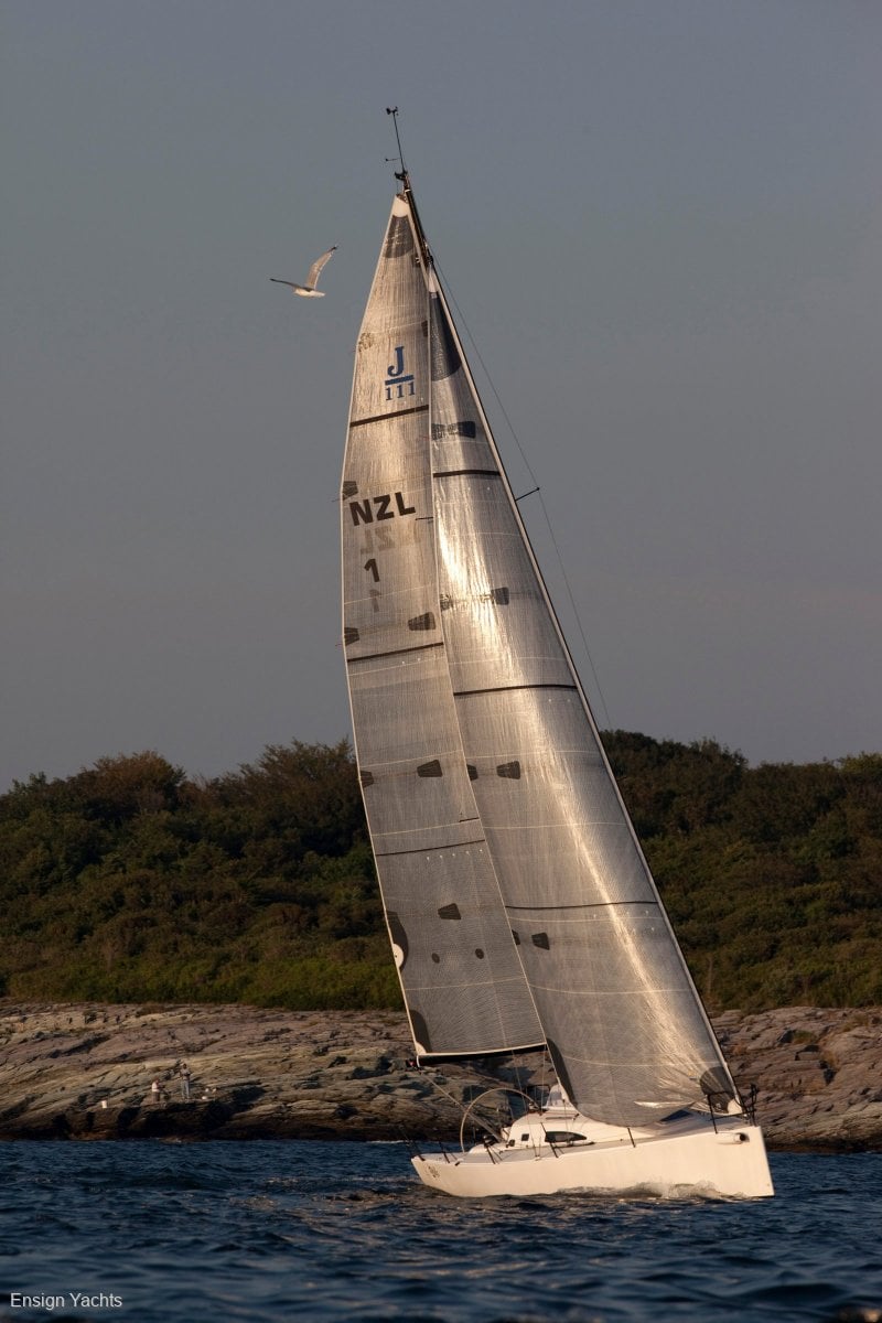 J BOATS J/111 YACHT