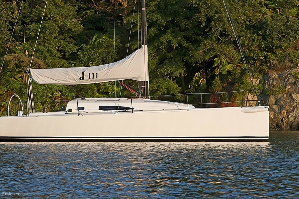 J BOATS J/111 YACHT