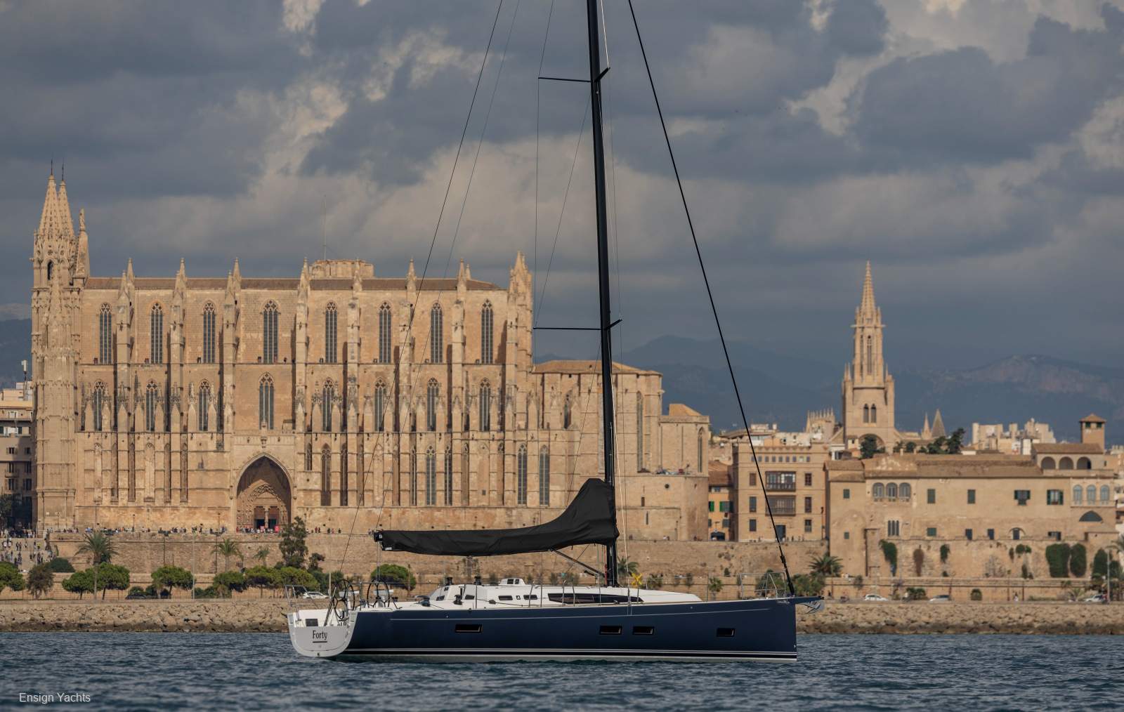 2025 J BOATS J/40 LUXURY CRUISING YACHT