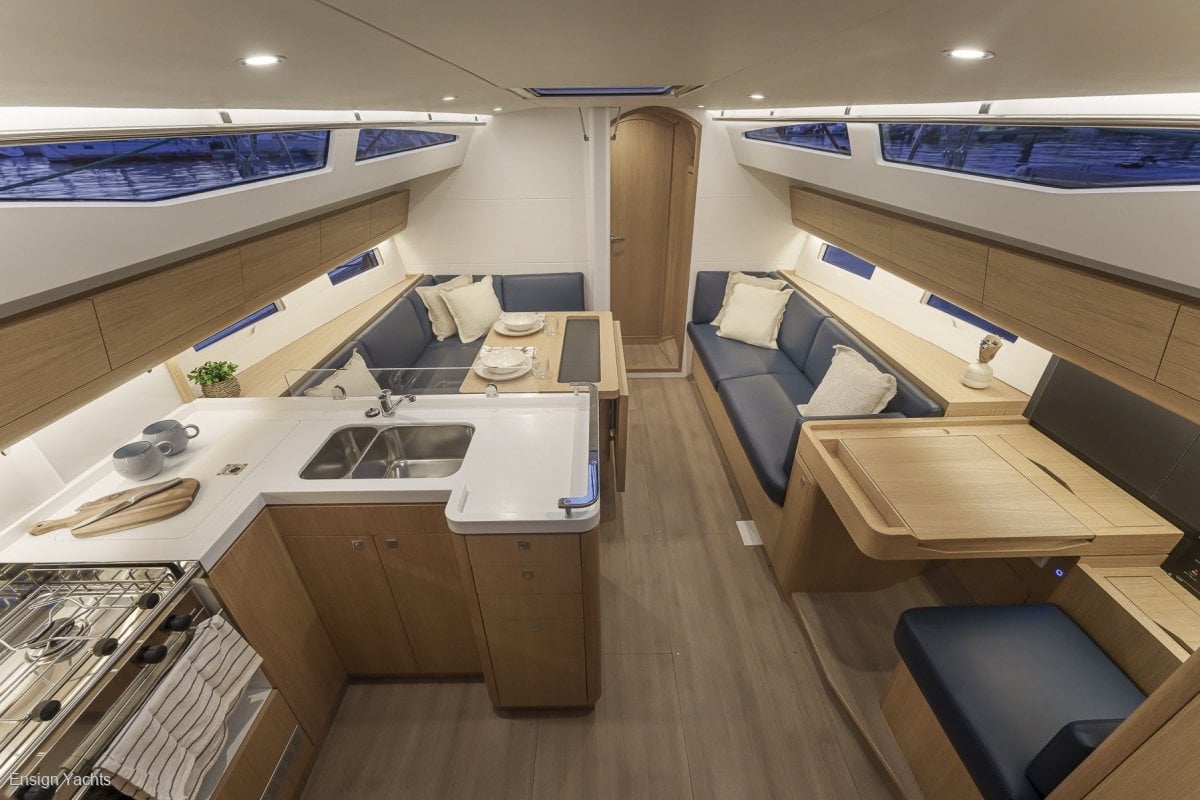 2025 J BOATS J/40 LUXURY CRUISING YACHT