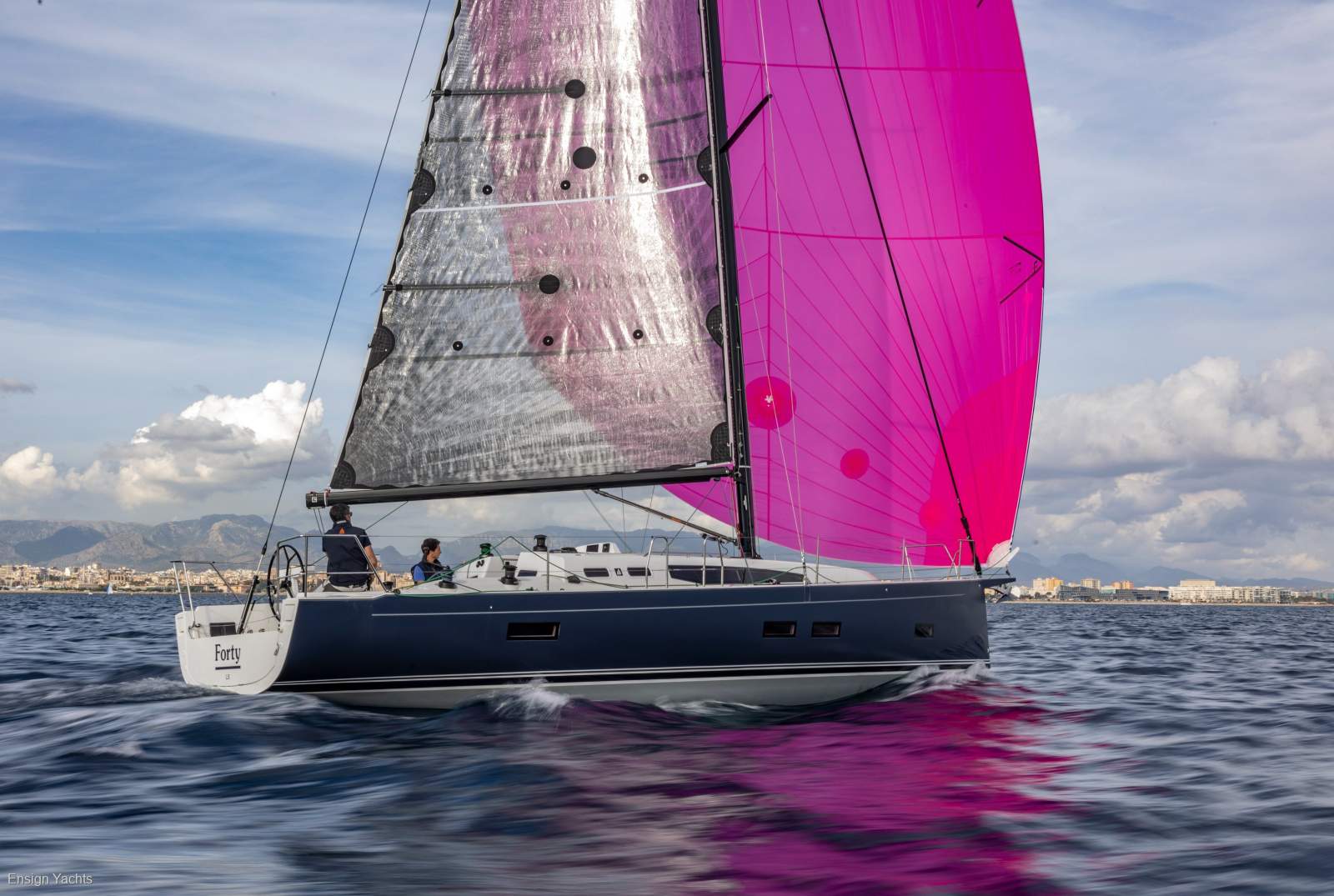 2025 J BOATS J/40 LUXURY CRUISING YACHT