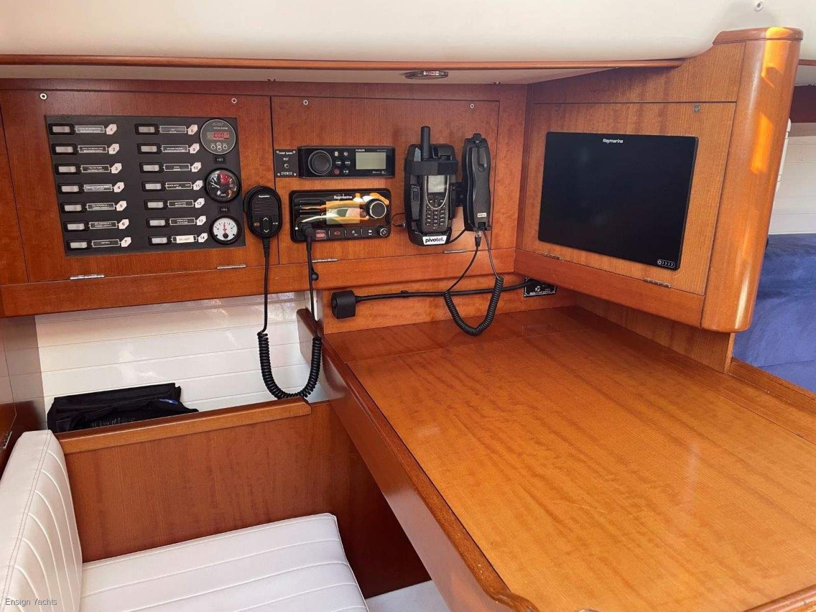 J BOATS J/122 YACHT