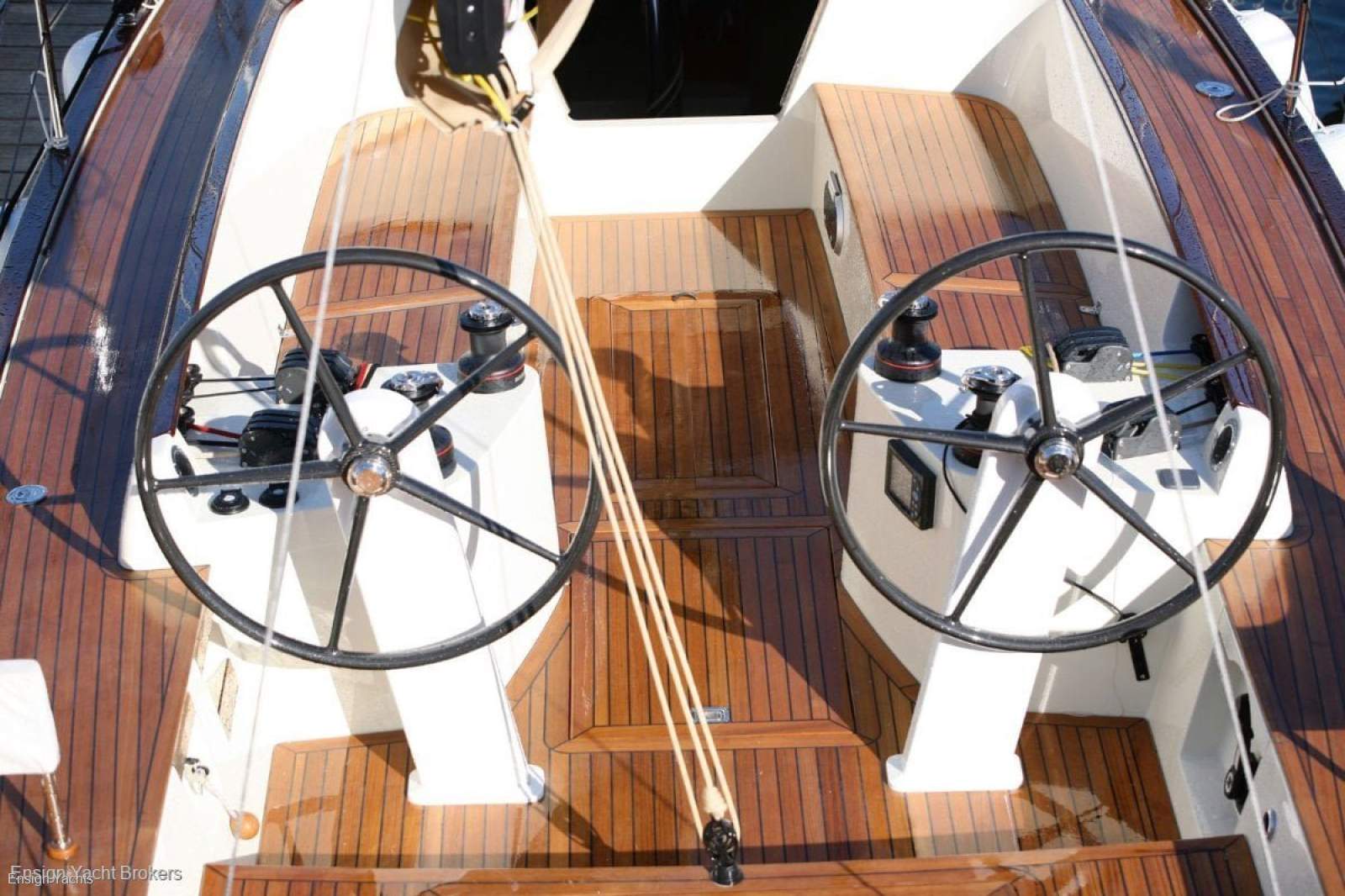 TOFINOU 12 YACHT