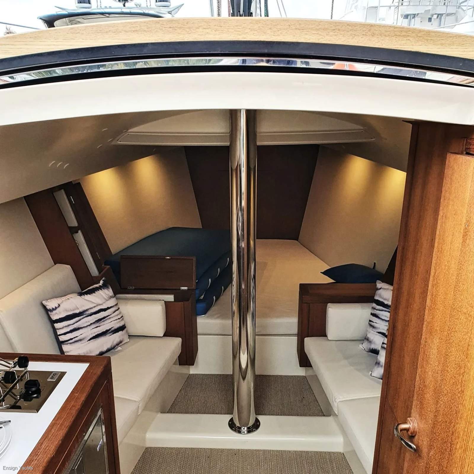 TOFINOU 12 YACHT