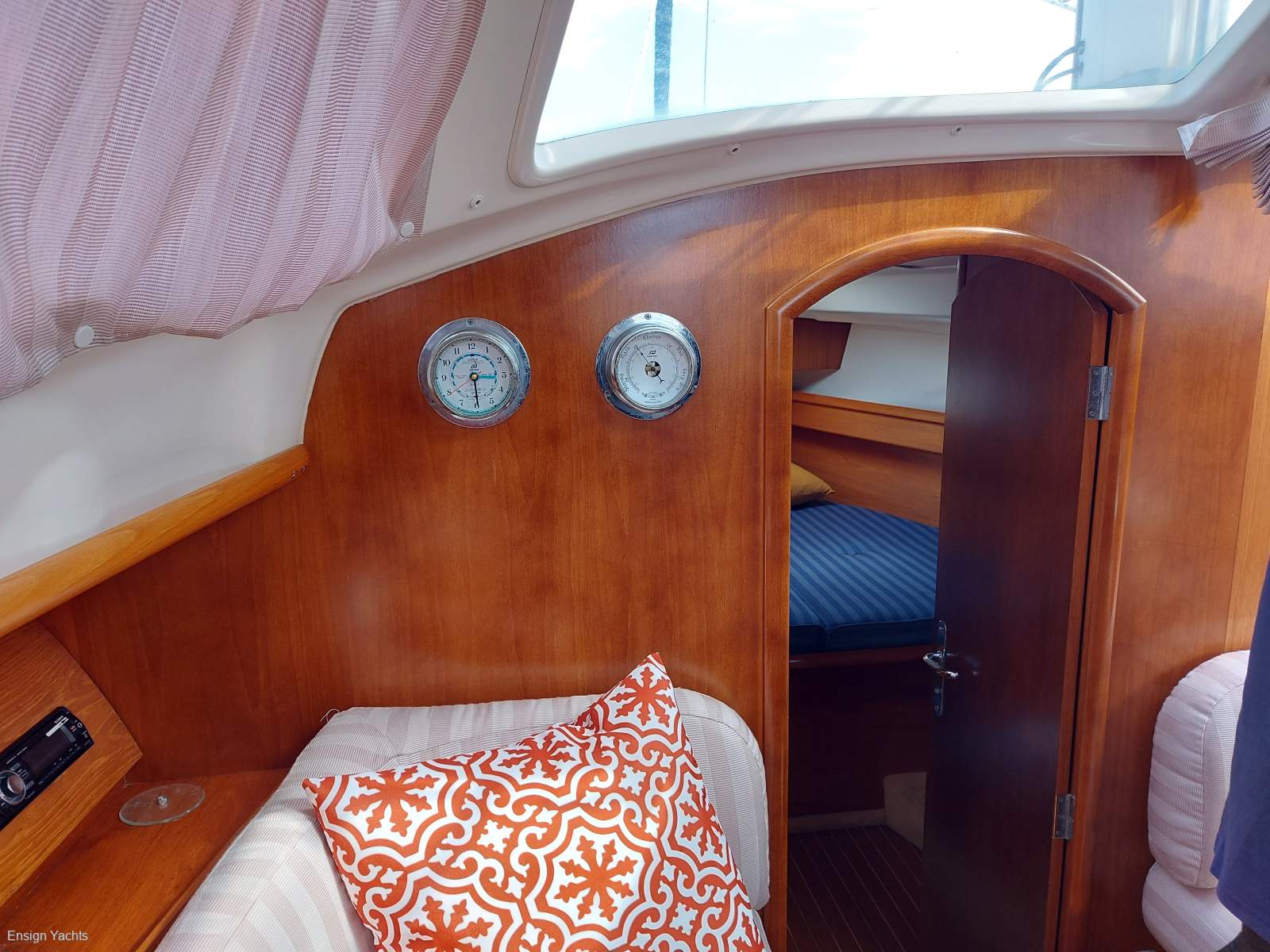 JEANNEAU 40 DECK SALOON