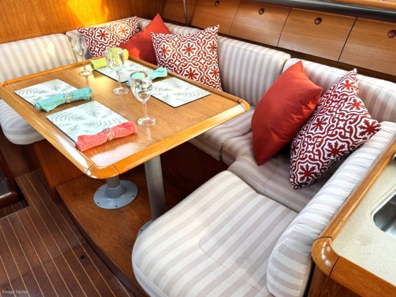 JEANNEAU 40 DECK SALOON