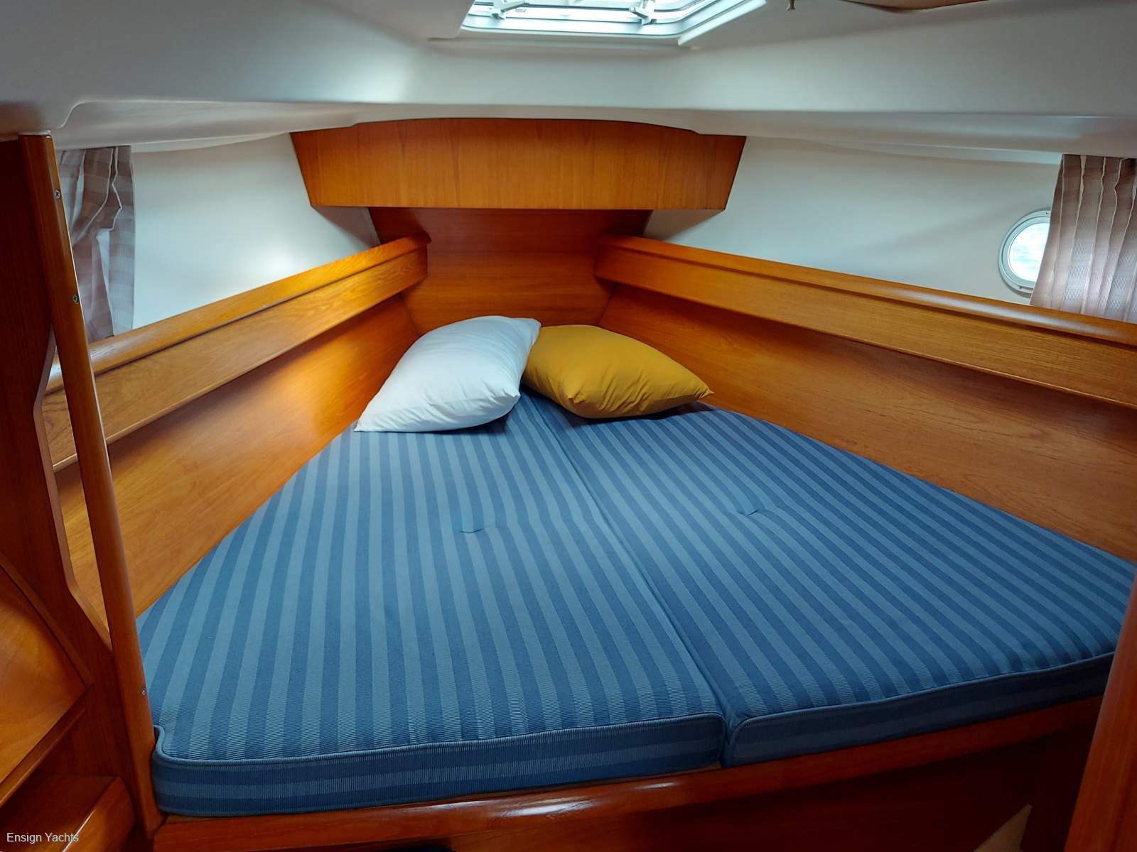 JEANNEAU 40 DECK SALOON