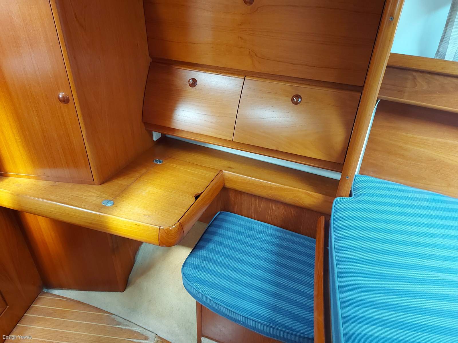 JEANNEAU 40 DECK SALOON