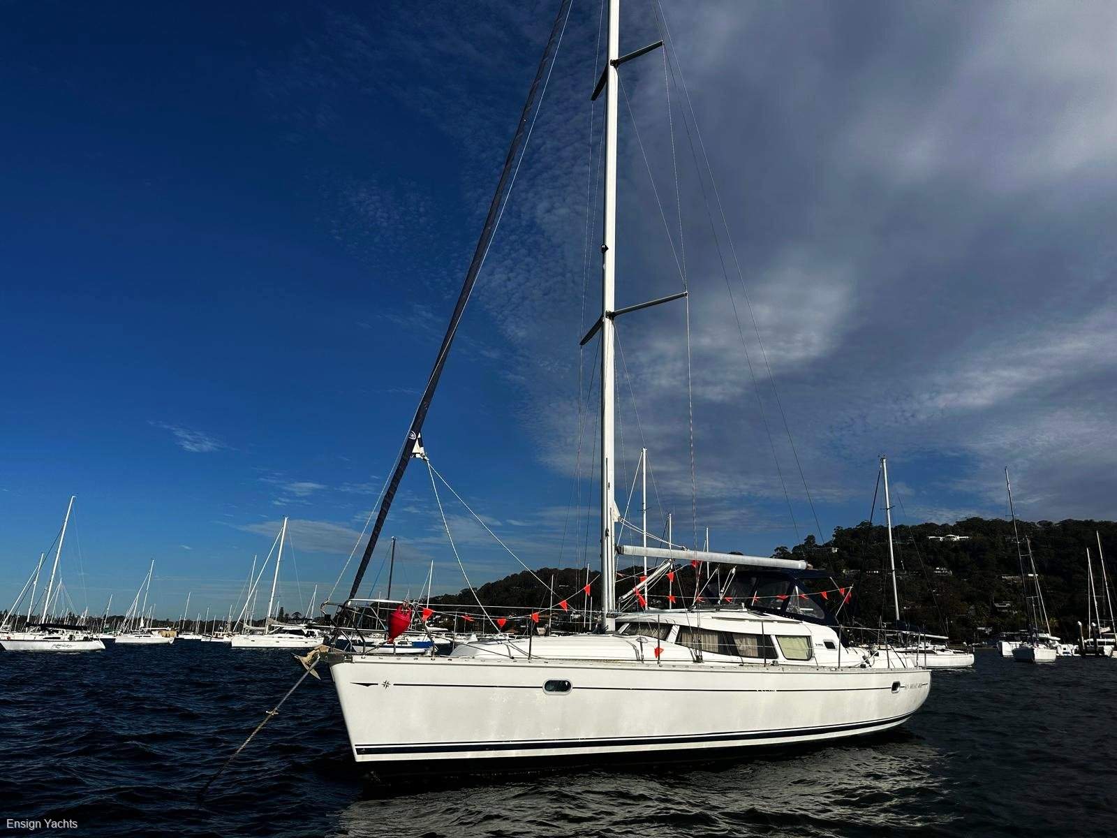 JEANNEAU 40 DECK SALOON