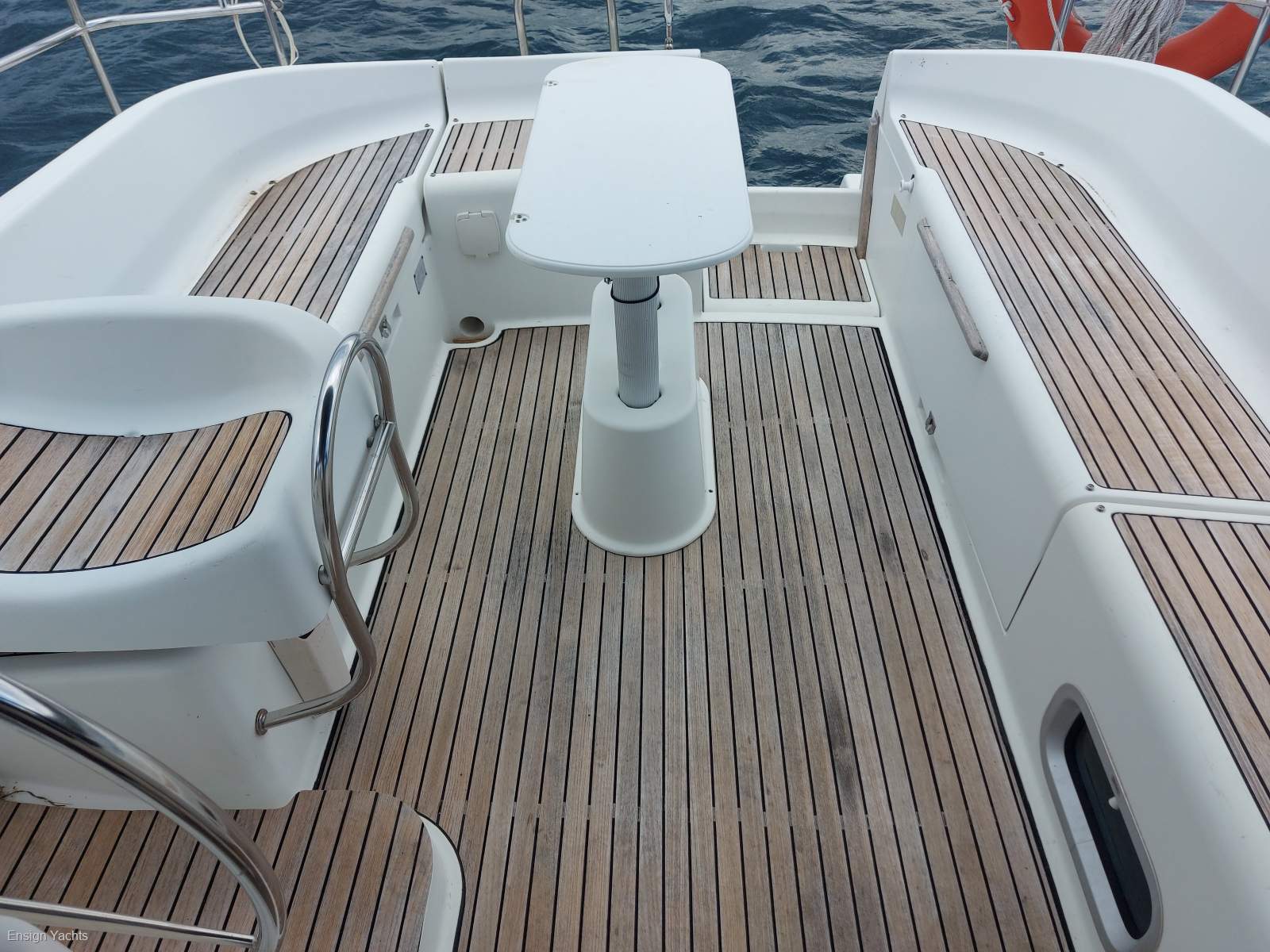 JEANNEAU 40 DECK SALOON