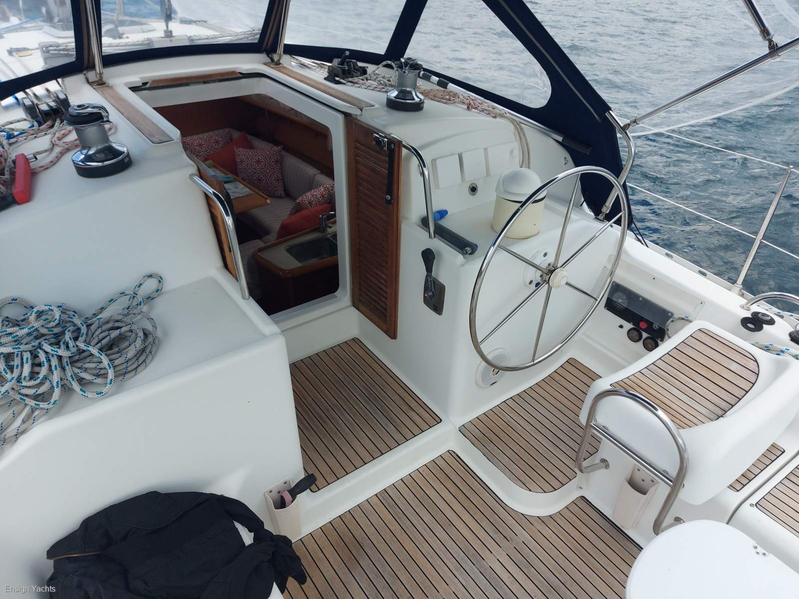 JEANNEAU 40 DECK SALOON