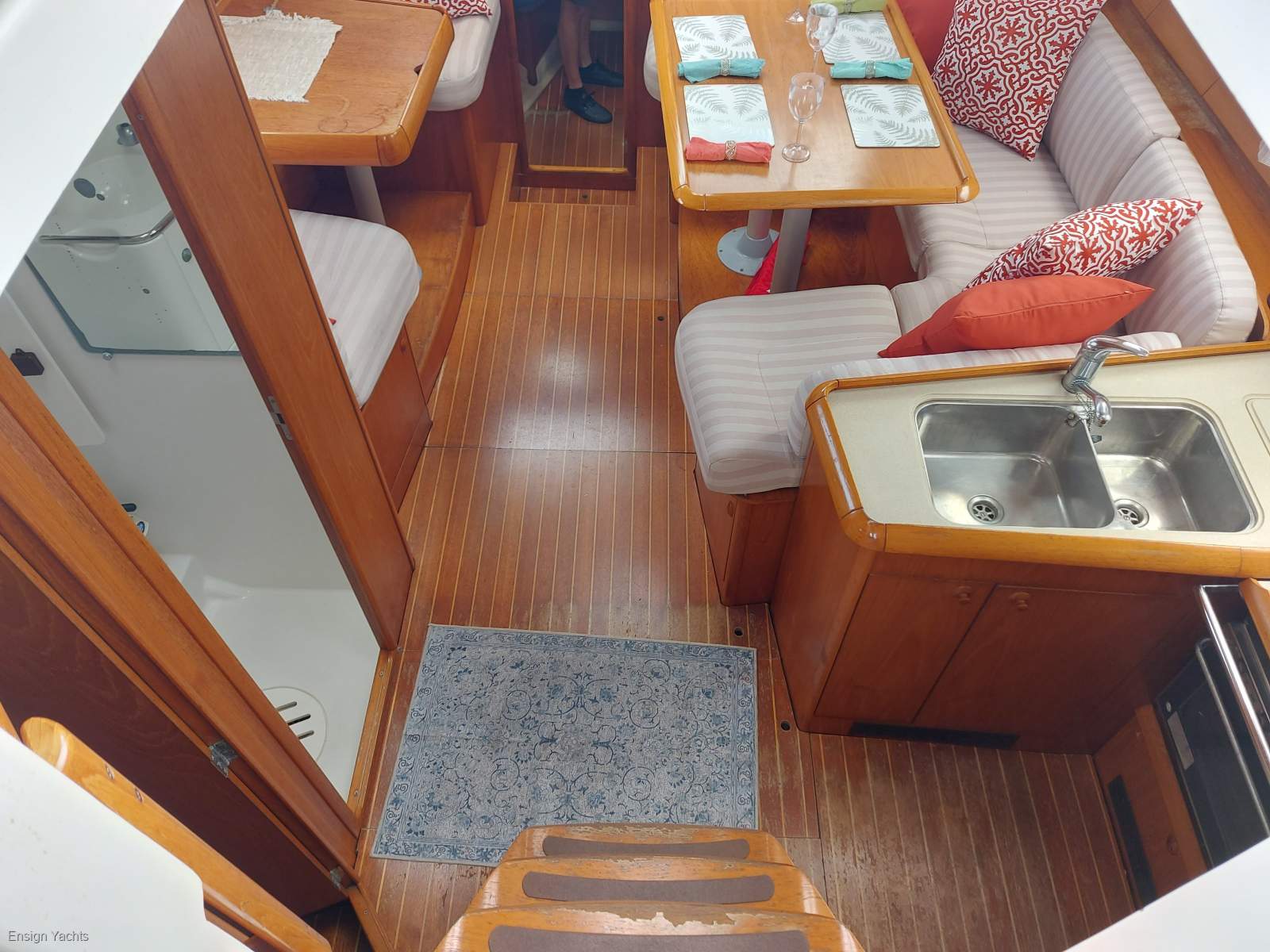 JEANNEAU 40 DECK SALOON