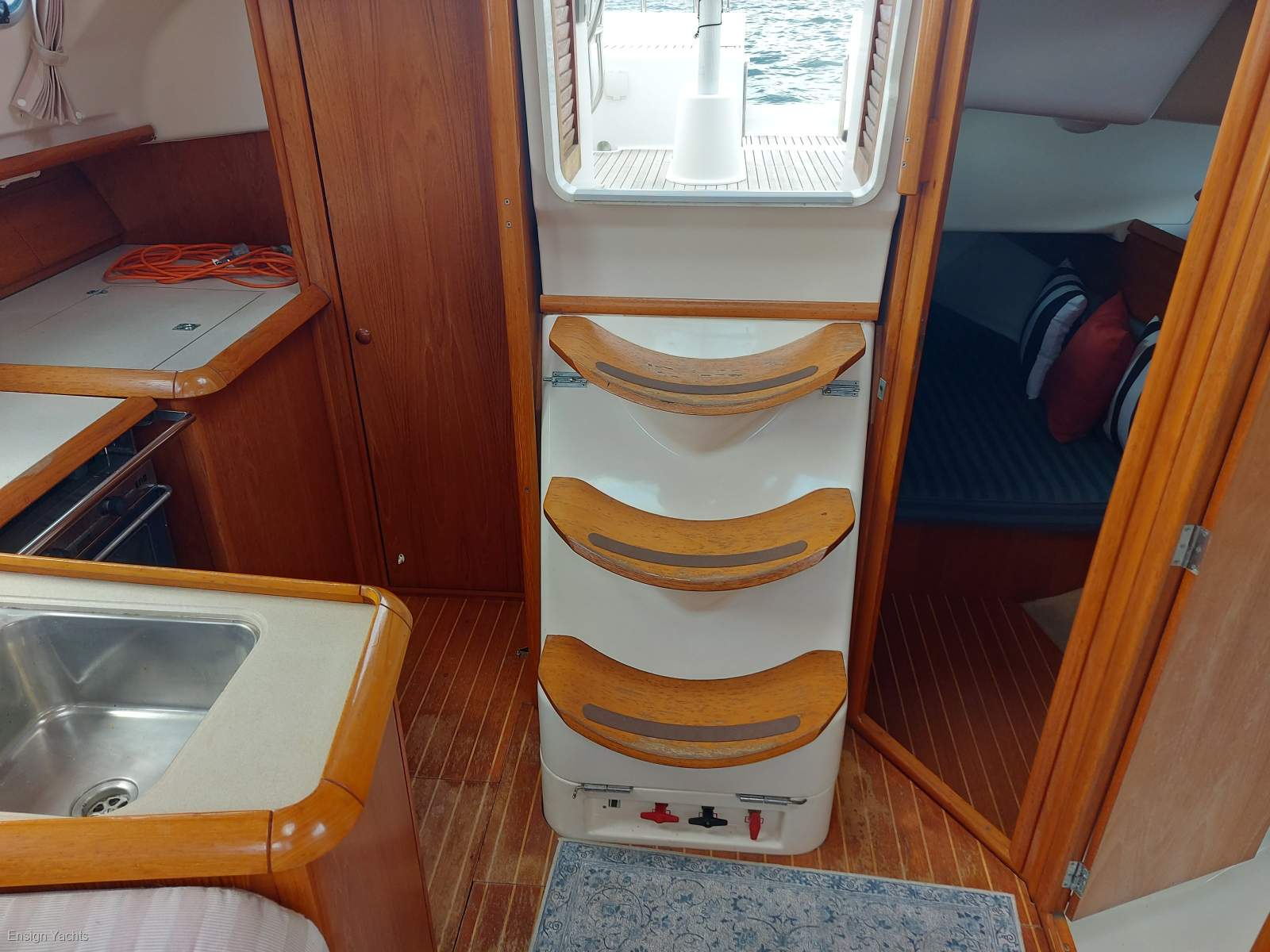 JEANNEAU 40 DECK SALOON