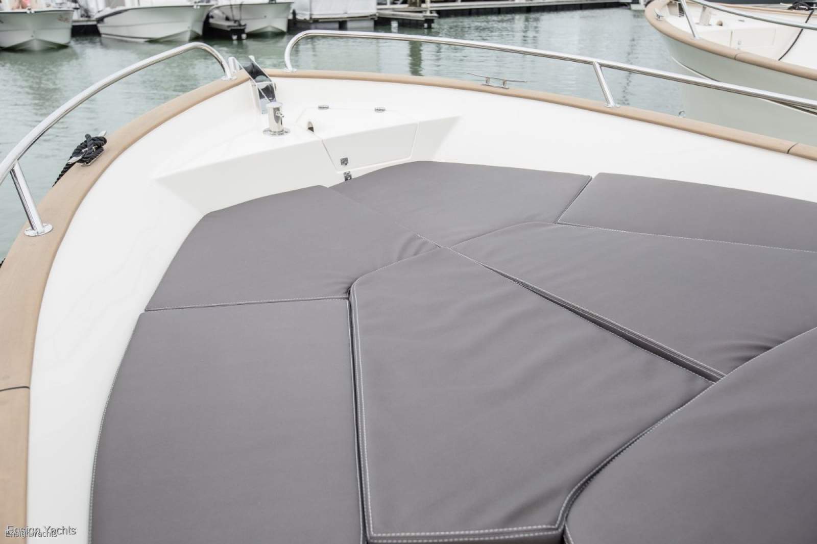 RHEA TRAWLER 34 FLYBRIDGE