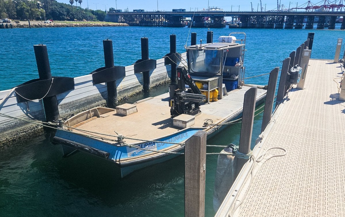 2000 ALUCRAFT 9 .9M WORK BOAT