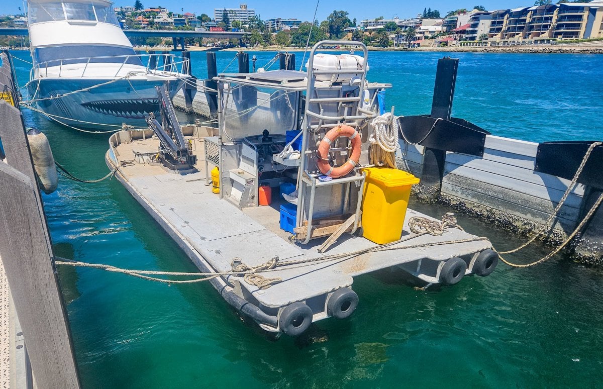 2000 ALUCRAFT 9 .9M WORK BOAT