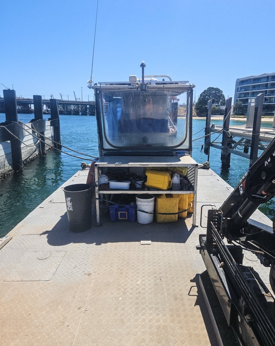 2000 ALUCRAFT 9 .9M WORK BOAT