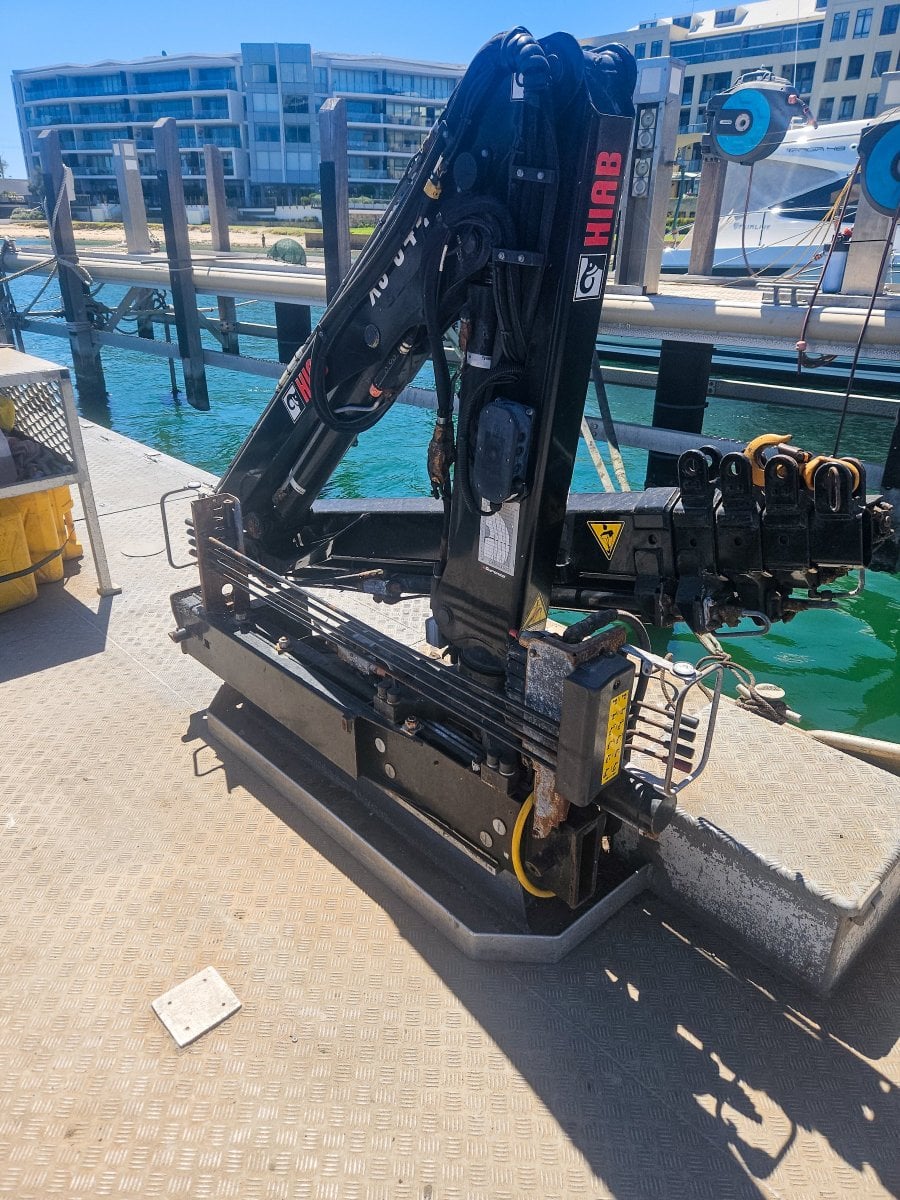 2000 ALUCRAFT 9 .9M WORK BOAT