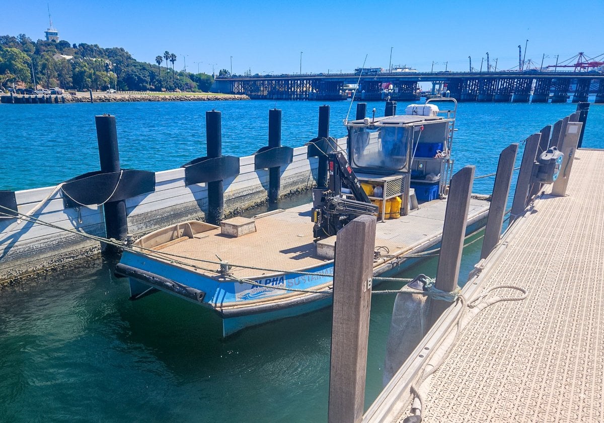 2000 ALUCRAFT 9 .9M WORK BOAT