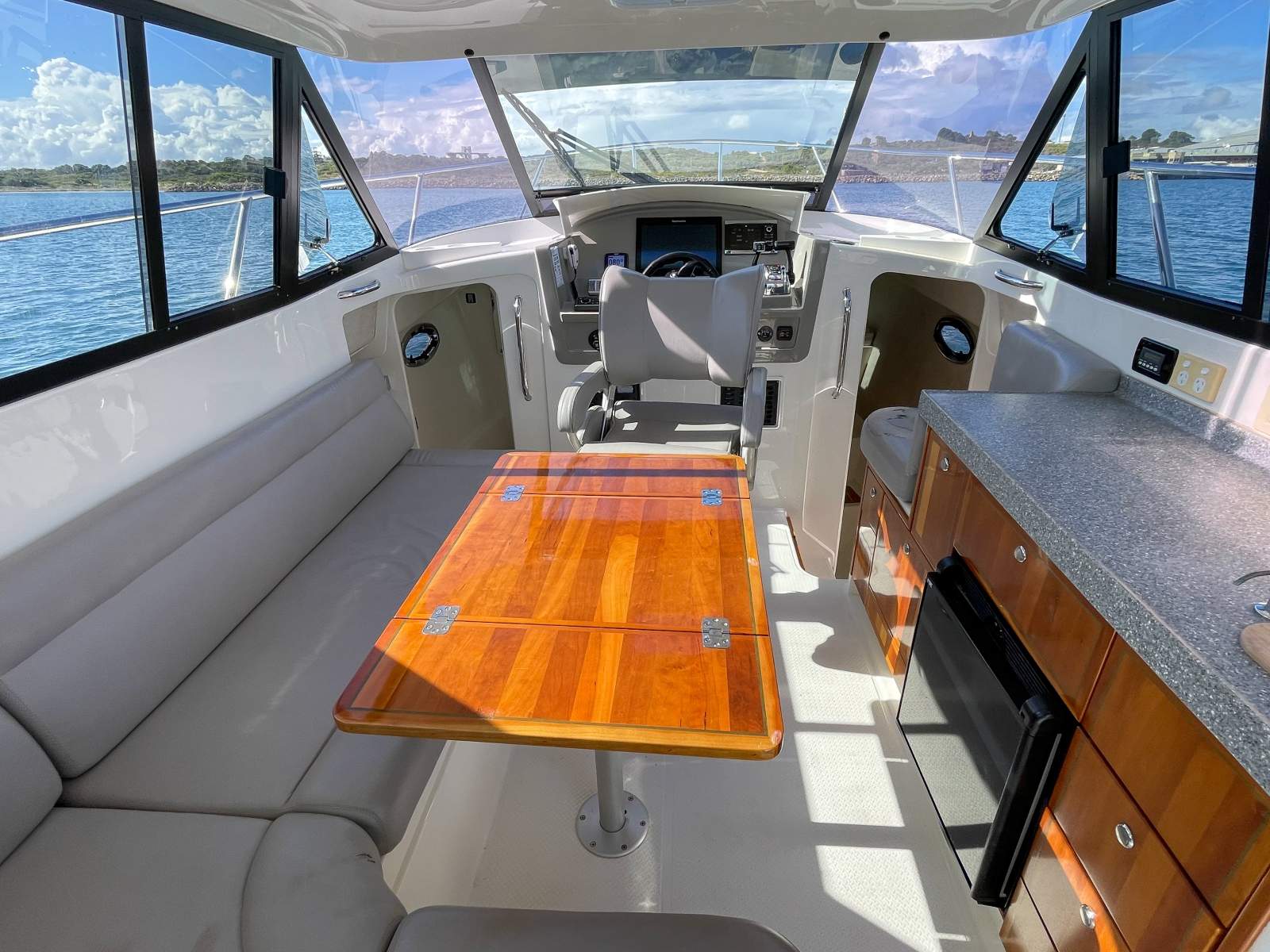 2013 ARROWCAT 32 EXPRESS POWER CAT
