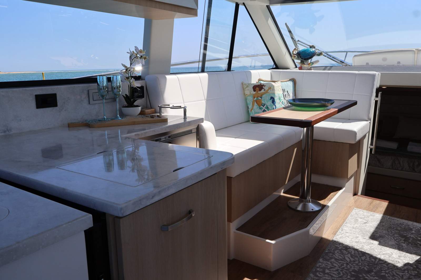2023 REGAL 38 GRANDE COUPE CRUISER