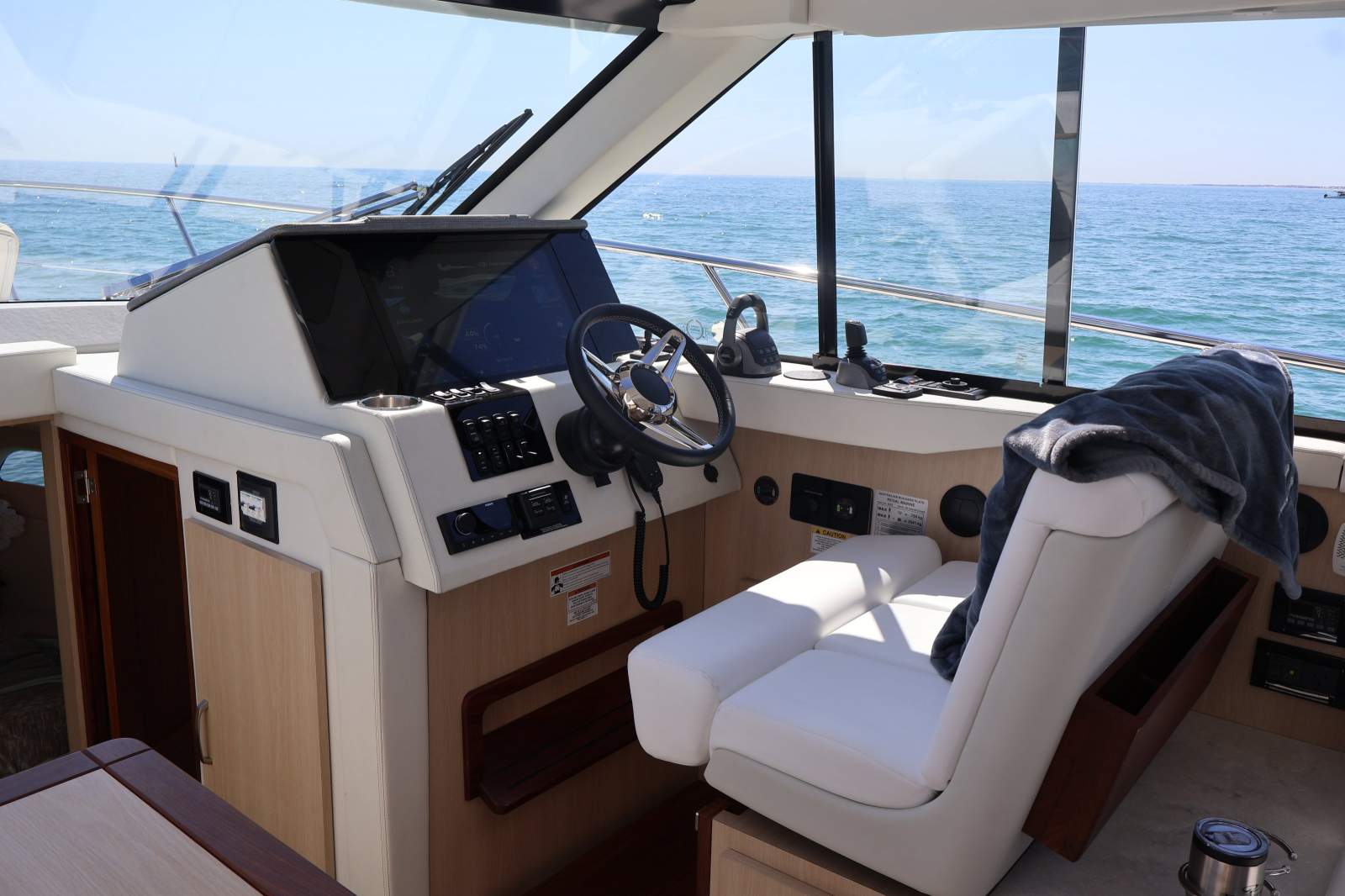 2023 REGAL 38 GRANDE COUPE CRUISER