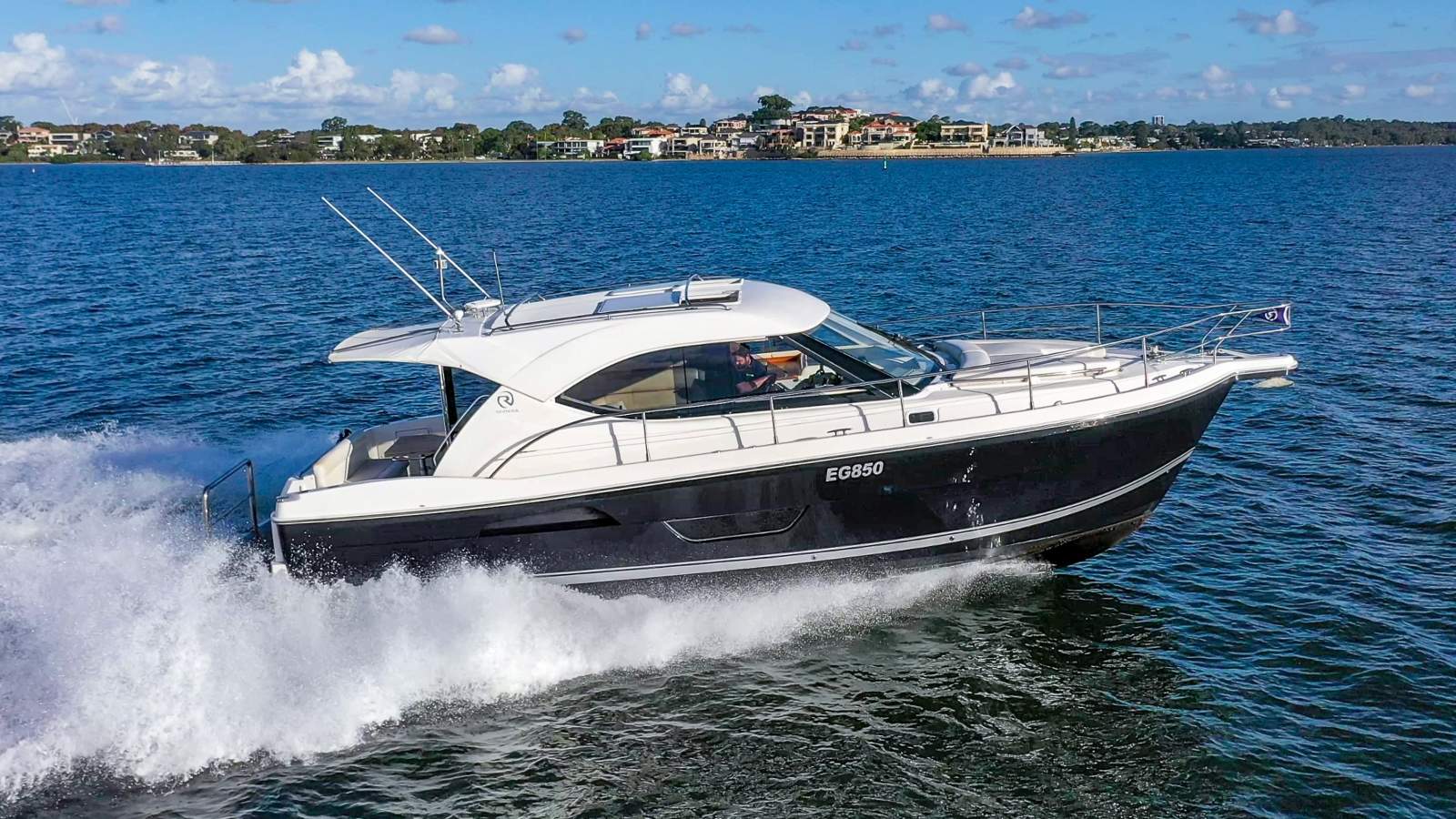 2011 RIVIERA 3600 SPORT YACHT SII CRUISER
