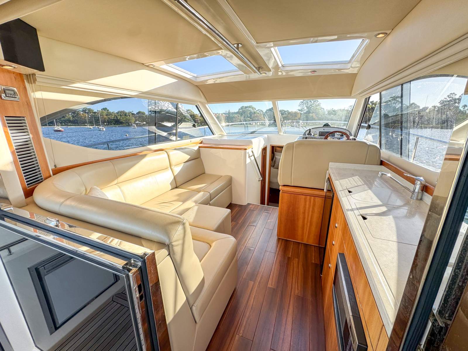 2011 RIVIERA 3600 SPORT YACHT SII CRUISER