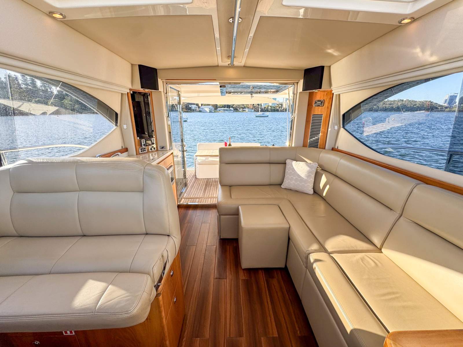2011 RIVIERA 3600 SPORT YACHT SII CRUISER
