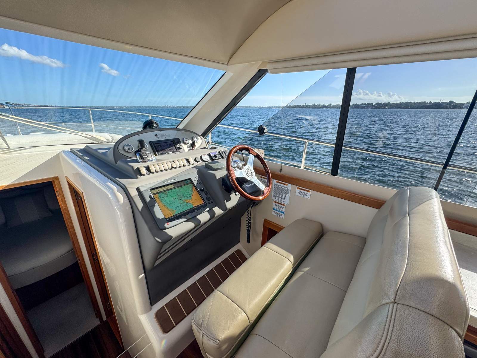 2011 RIVIERA 3600 SPORT YACHT SII CRUISER