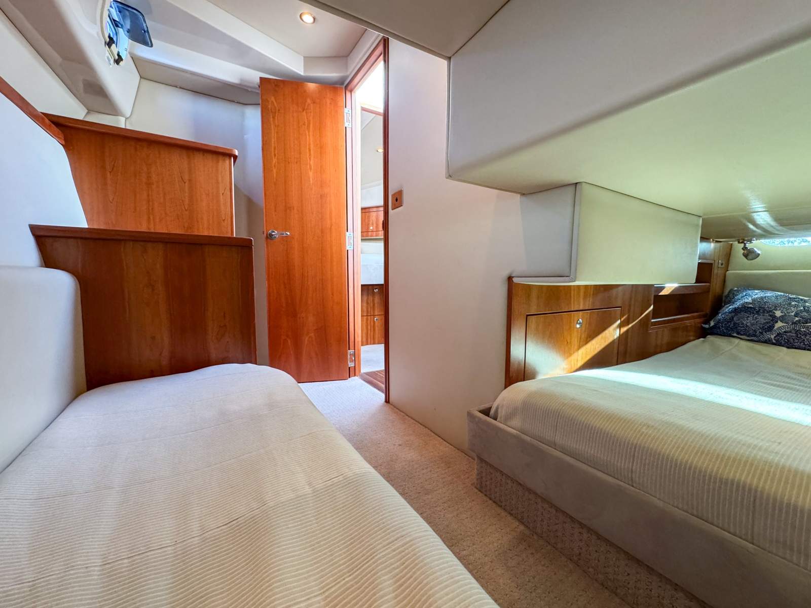 2011 RIVIERA 3600 SPORT YACHT SII CRUISER
