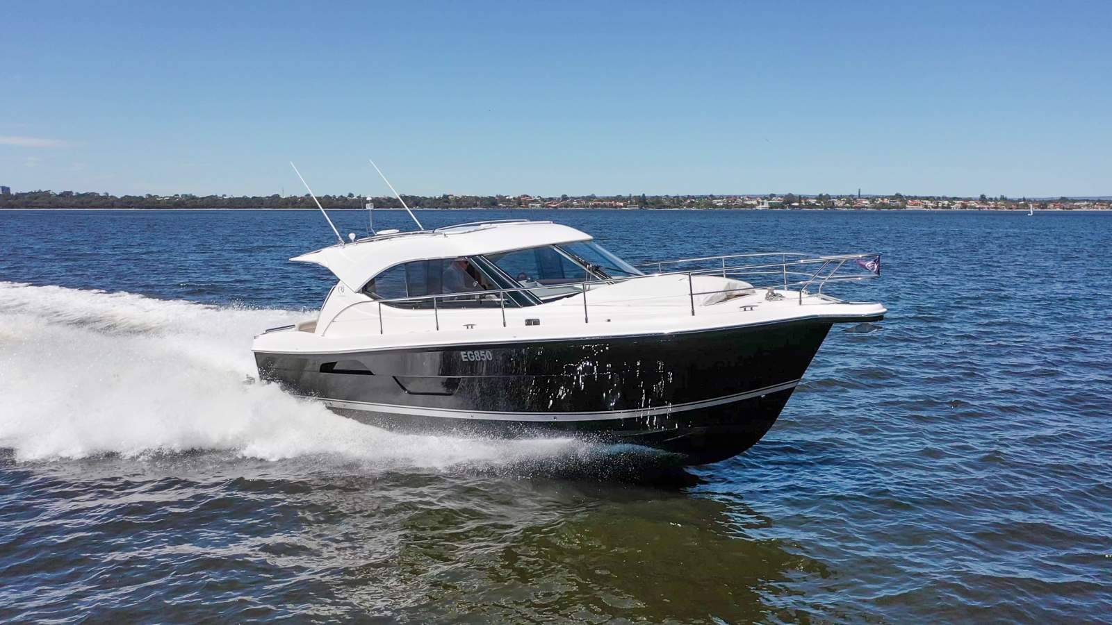 2011 RIVIERA 3600 SPORT YACHT SII CRUISER