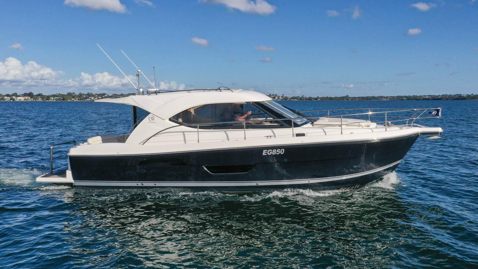 2011 RIVIERA 3600 SPORT YACHT SII CRUISER