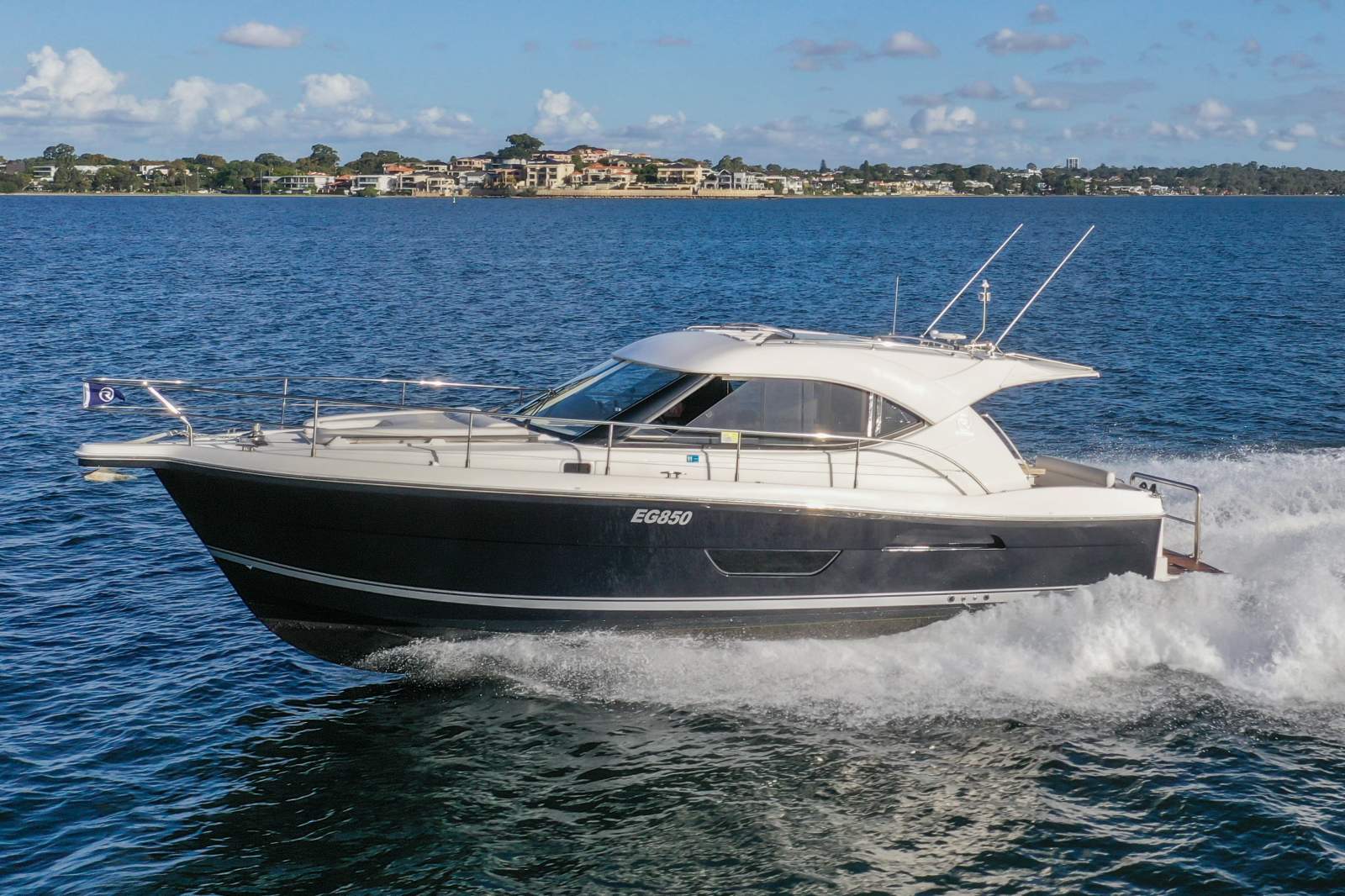 2011 RIVIERA 3600 SPORT YACHT SII CRUISER