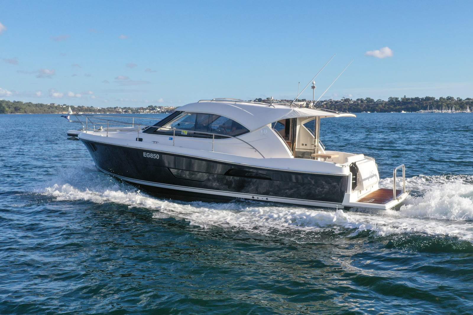 2011 RIVIERA 3600 SPORT YACHT SII CRUISER