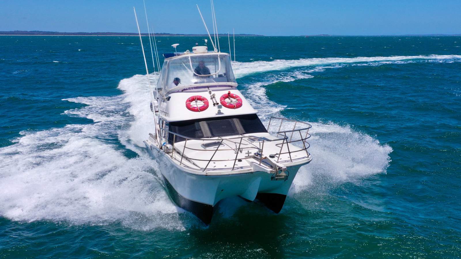 NORCAT CHALLENGER 1100 FLYBRIDGE CRUISER