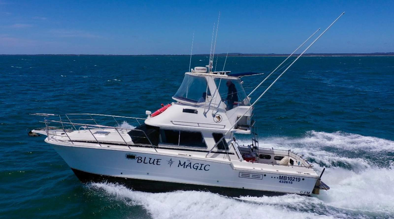 NORCAT CHALLENGER 1100 FLYBRIDGE CRUISER