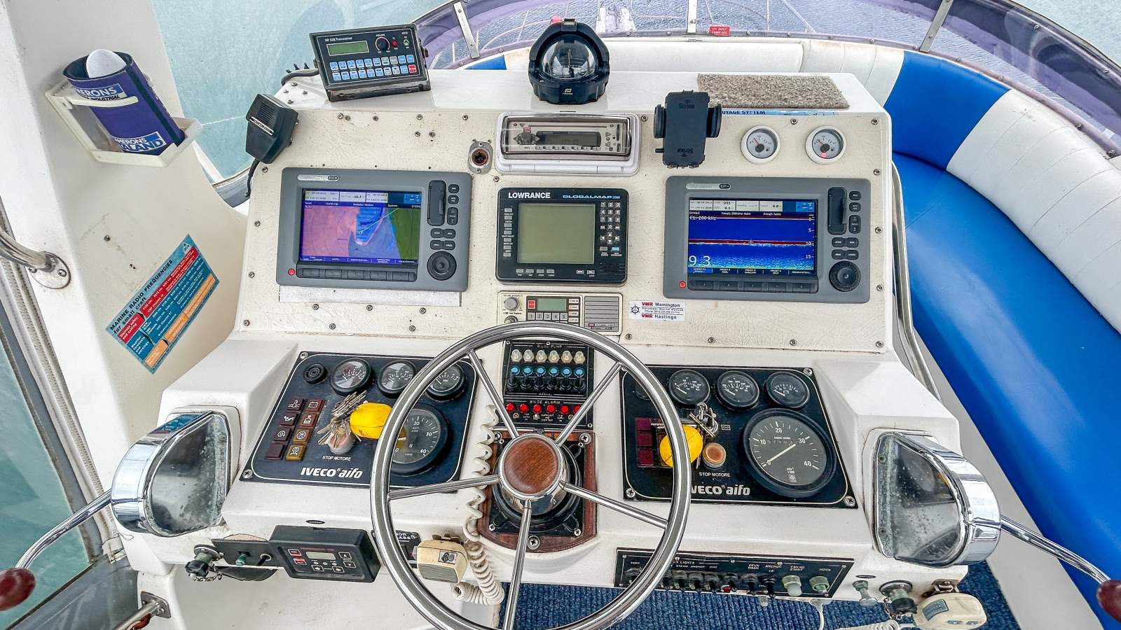 NORCAT CHALLENGER 1100 FLYBRIDGE CRUISER