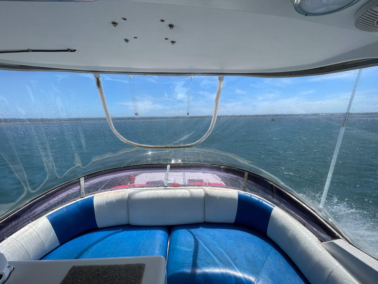 NORCAT CHALLENGER 1100 FLYBRIDGE CRUISER